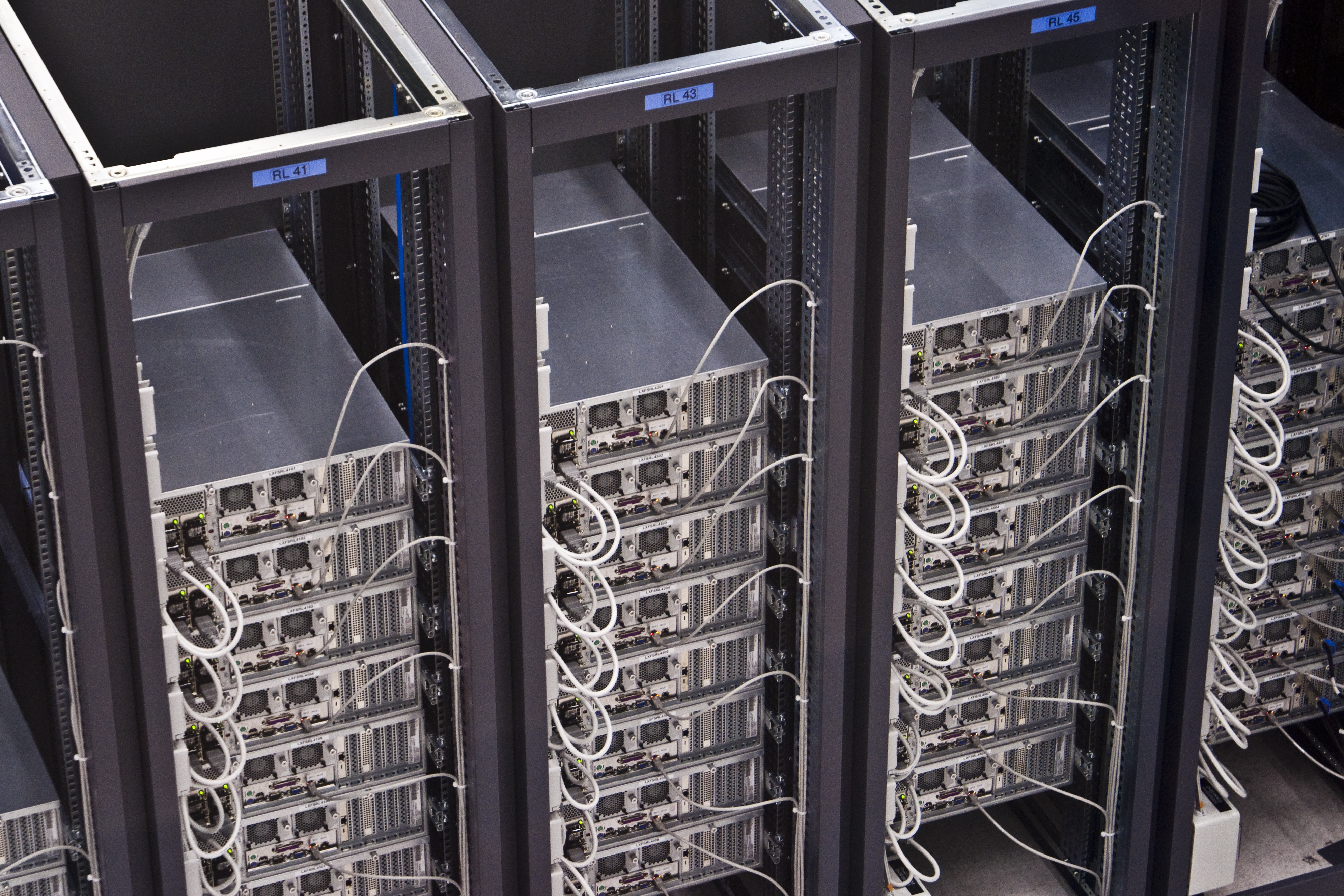 Дата-центры уровня Tier III Selectel с NVMe массивами